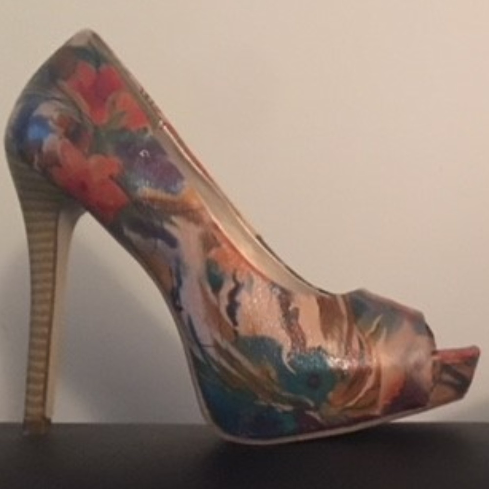 Sexy Multi Colored Torta Caliente Pump